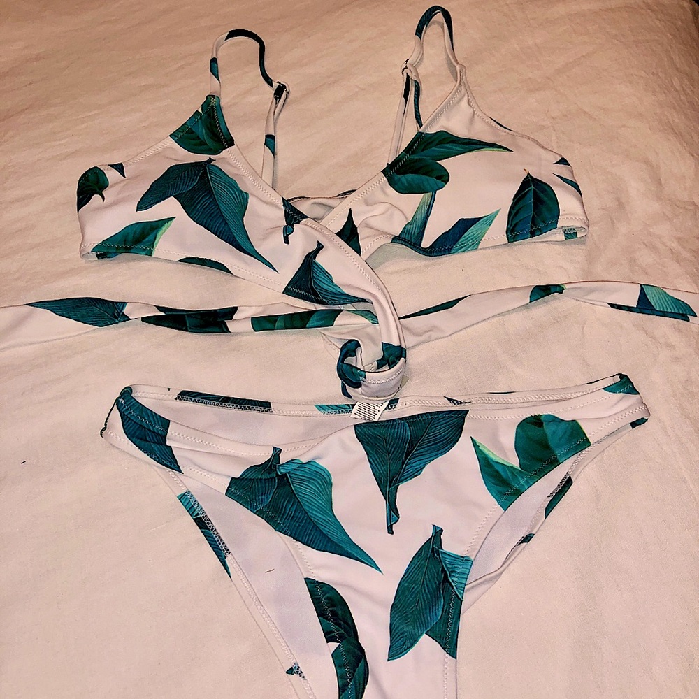 Cupshe Leave Print Wrap Bikini - Picture 3 of 4